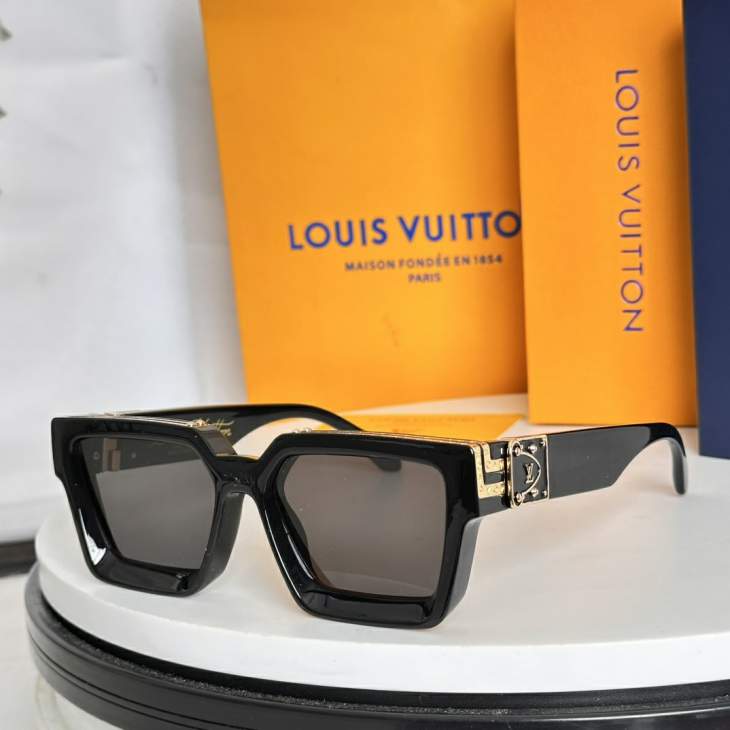 Picture of Louis Vuitton Sunglasses _SKUfw75841789fw